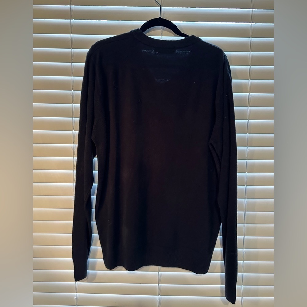 Sweater​​​​​​​ - Picture 2 of 3